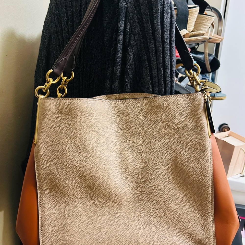 Coach Women’s Dalton 31 Bag
